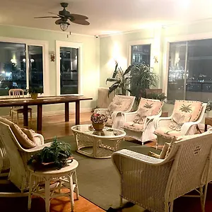 Apartment Your Penthouse Ocean View With Lights And Queen Mary Too, Long Beach